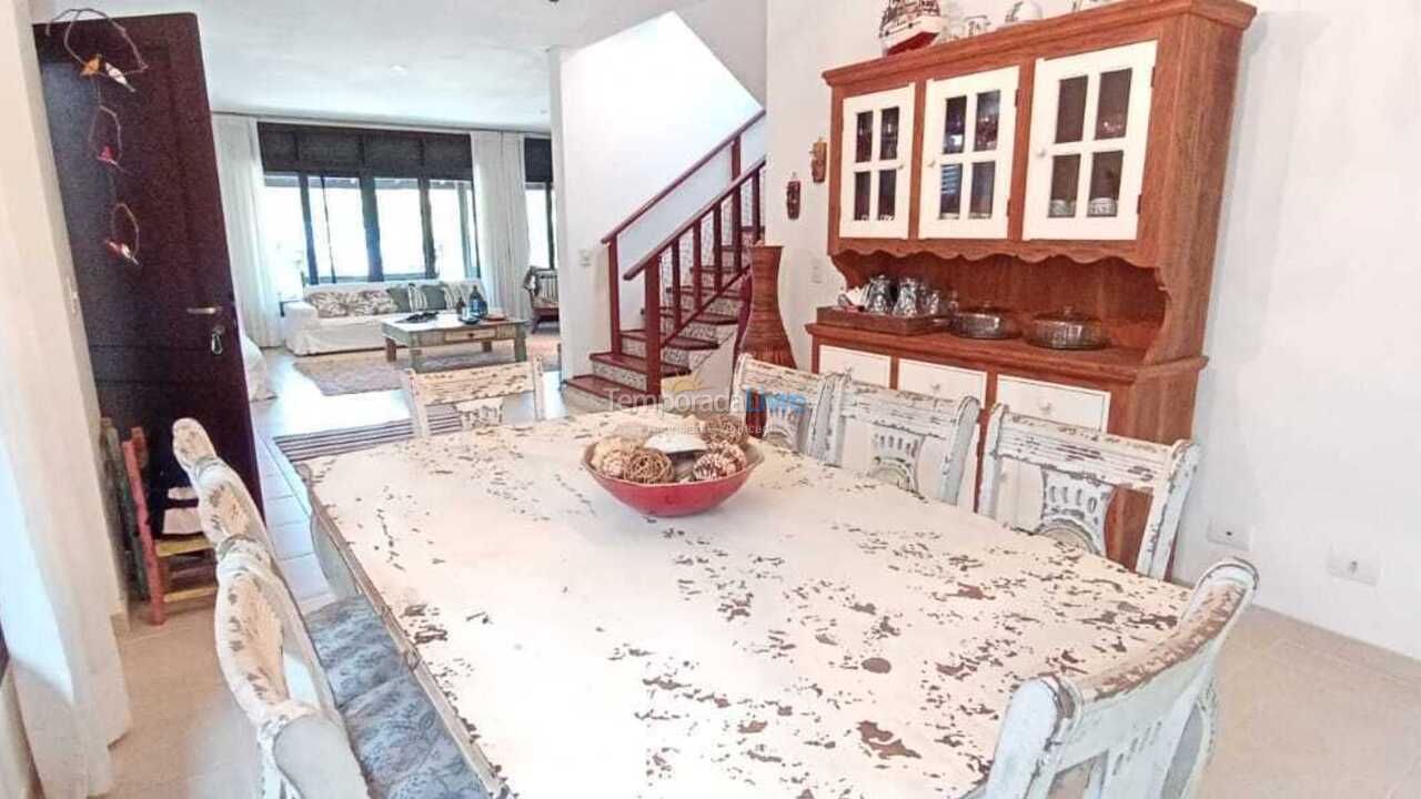 Casa para aluguel de temporada em São Sebastião (Praia da Baleia)