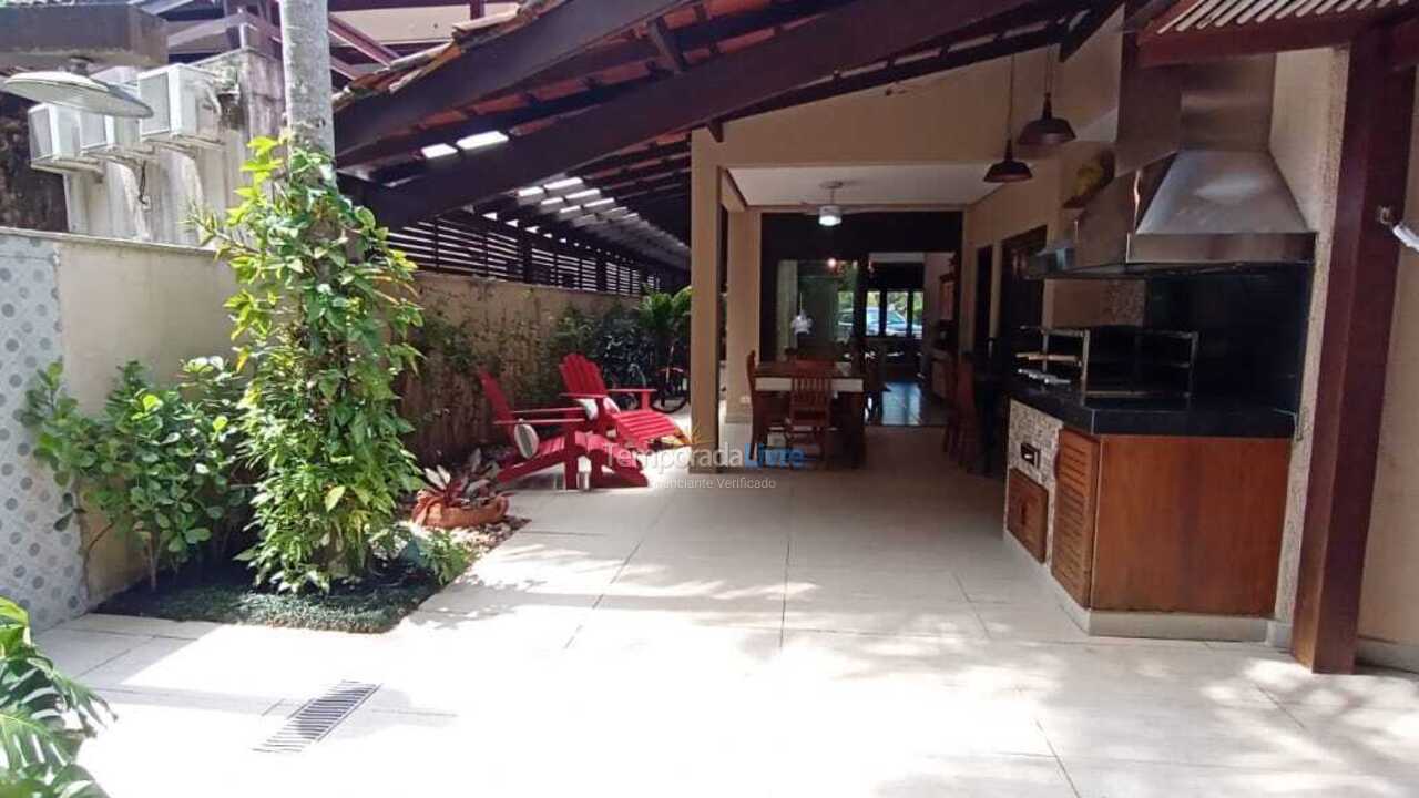 Casa para aluguel de temporada em São Sebastião (Praia da Baleia)