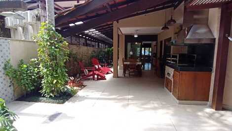 Casa em condomínio na praia da Baleia TEMPORADA