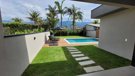 Casa con piscina climatizada! Condominio Morada da Praia - Boraceia.