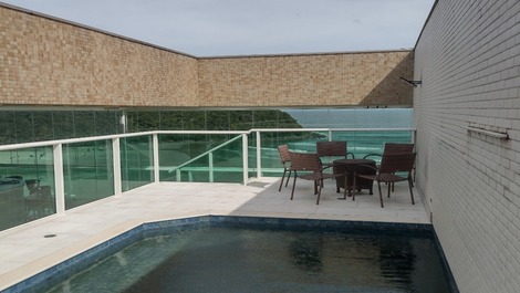 Front apartment in Riviera de São Lourenço