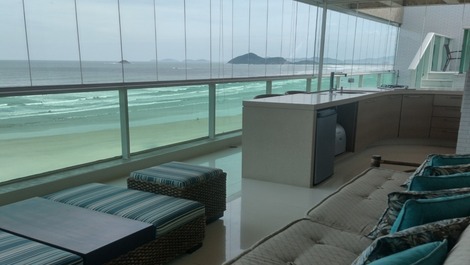 Front apartment in Riviera de São Lourenço