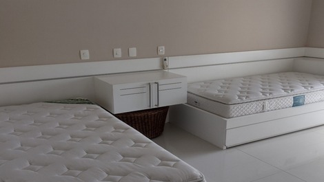 Front apartment in Riviera de São Lourenço