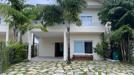 Vista frontal da casa - dia