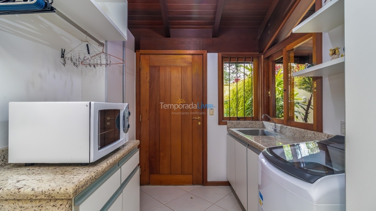 Casa para aluguel de temporada em Florianopolis (Jurerê Internacional)