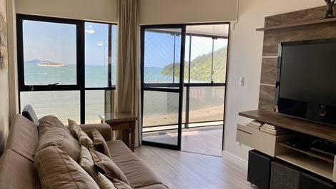 FRENTE MAR! SACADA C/ CHURRASQ; 4 QTOS; 3 BANHEIROS; 2 VAGAS; AR; WIFI