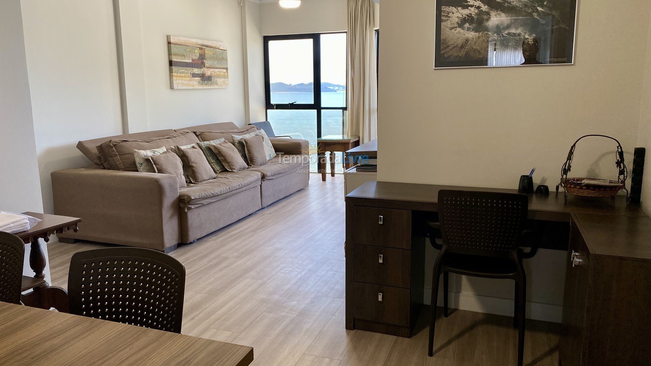 Apartamento para aluguel de temporada em Balneário Camboriú (Praia Central)