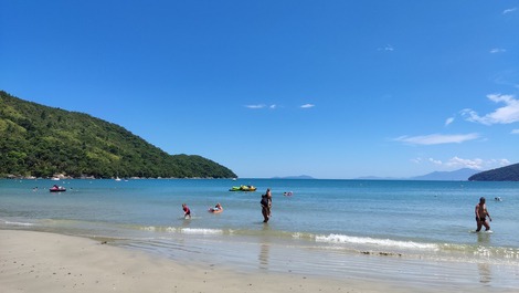 Gran casa a 150 metros de la playa de Enseada, Ubatuba