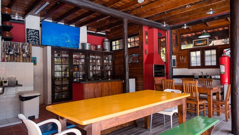 COUSES WITH 2 SUITES FOR UP TO 8 PEOPLE