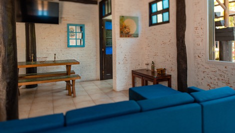 COUSES WITH 2 SUITES FOR UP TO 8 PEOPLE