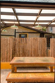 COUSES WITH 2 SUITES FOR UP TO 8 PEOPLE