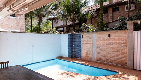 CASA COM 4 SUÍTES PARA ATÉ 14 PESSOAS