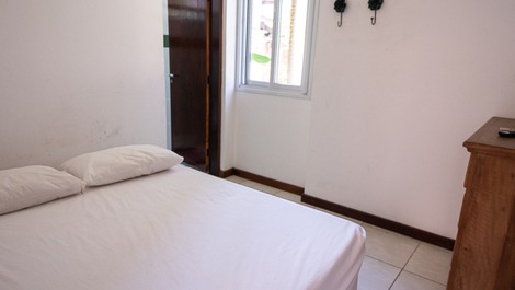 CASA COM 4 SUÍTES PARA ATÉ 14 PESSOAS