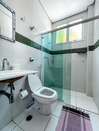 CASA COM 4 SUÍTES PARA ATÉ 14 PESSOAS