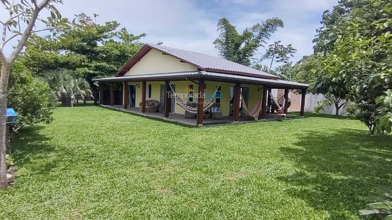 Casa para aluguel de temporada em Imbituba (Praia do Rosa)
