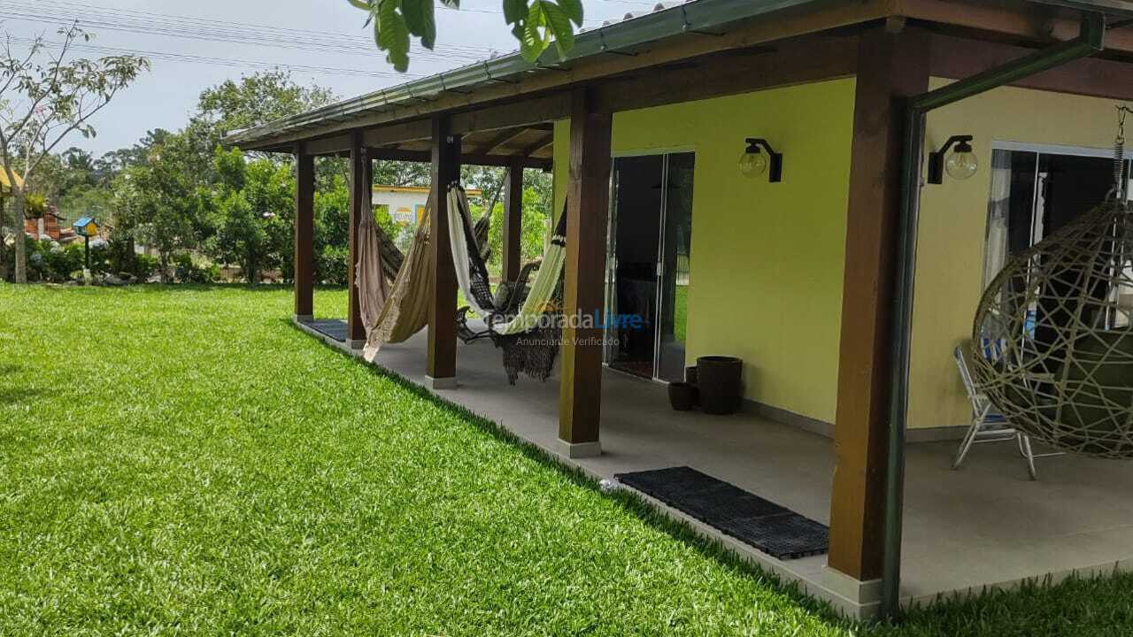 Casa para aluguel de temporada em Imbituba (Praia do Rosa)