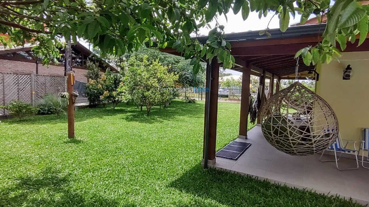 Casa para aluguel de temporada em Imbituba (Praia do Rosa)