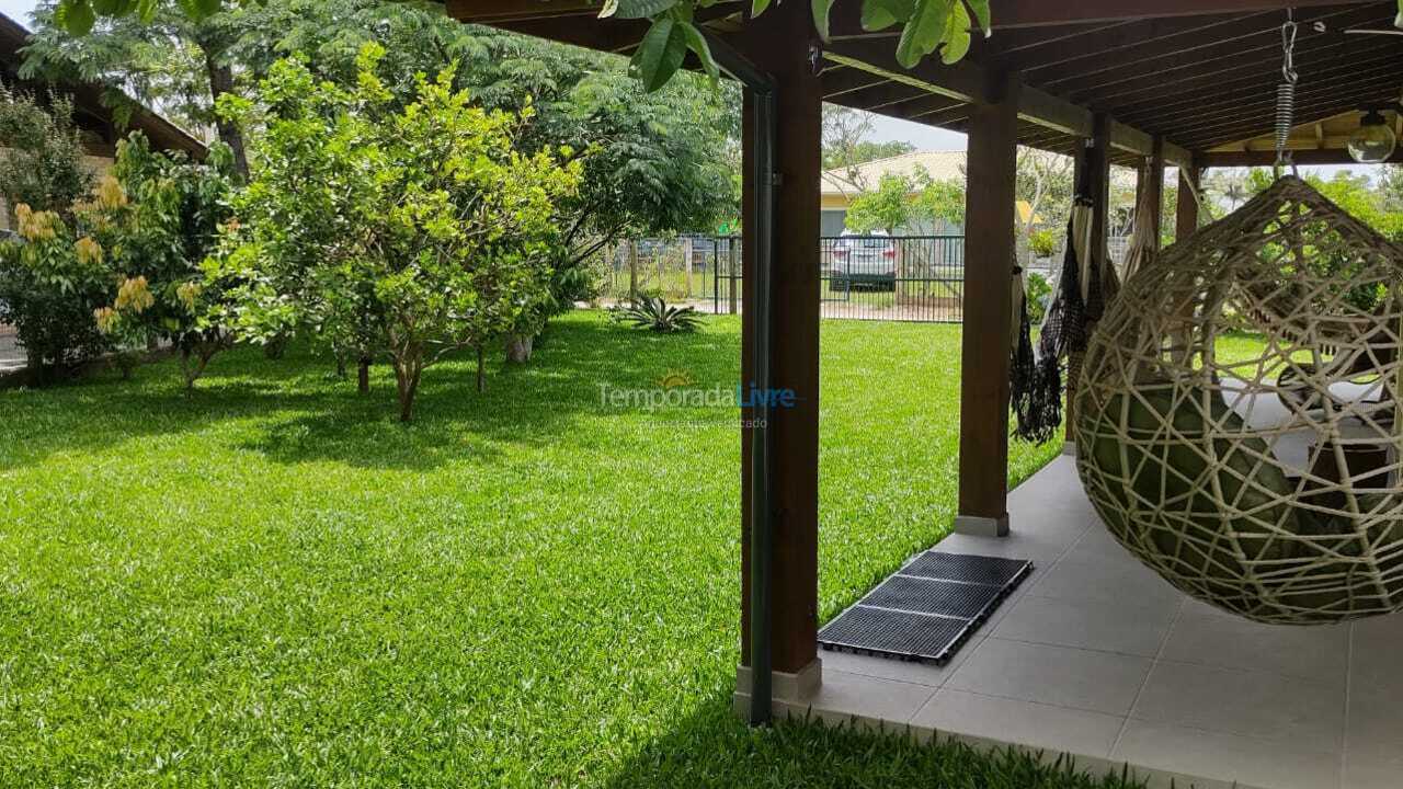 Casa para aluguel de temporada em Imbituba (Praia do Rosa)