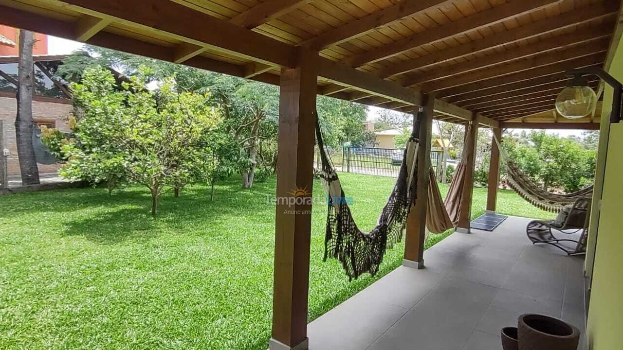 Casa para aluguel de temporada em Imbituba (Praia do Rosa)