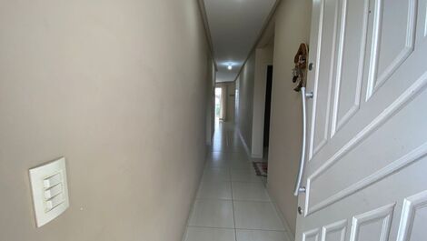 Rent a house with a pool in Guaratuba for the season