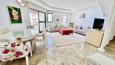 Apartamento en el Paseo Marítimo de Praia das Pitangueiras - 20 Metros de la Playa