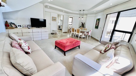 Apartamento en el Paseo Marítimo de Praia das Pitangueiras - 20 Metros de la Playa