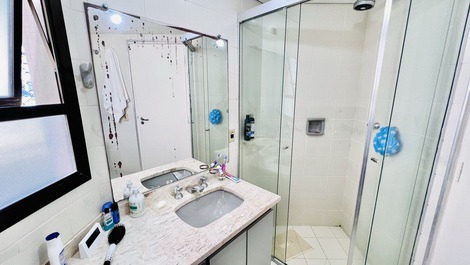 Apartamento en el Paseo Marítimo de Praia das Pitangueiras - 20 Metros de la Playa