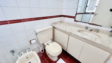 Apartamento en el Paseo Marítimo de Praia das Pitangueiras - 20 Metros de la Playa