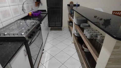 Cozinha equipada e área de serviço (igual nas 2 casas)