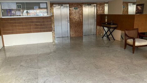 Hermoso apartamento amoblado con vista al mar en Meireles