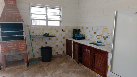 0060.01 - Maranduba Casa 5 Dormitórios Piscina WIFI 17 Pess 60M Do Mar