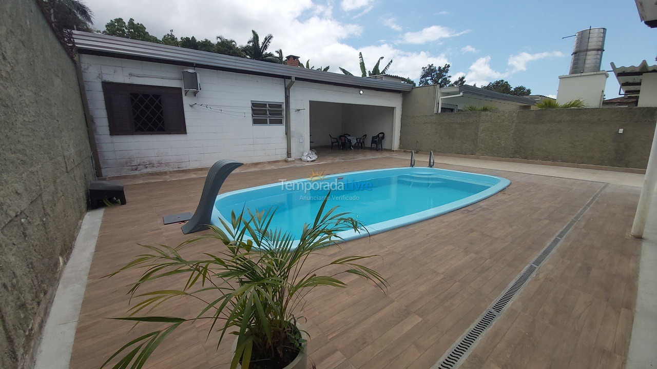 Casa para aluguel de temporada em Ubatuba (Maranduba)