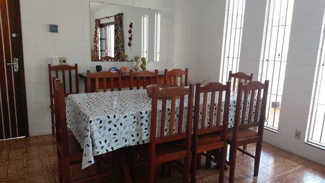 0060.01 - Maranduba Casa 5 Dormitórios Piscina WIFI 17 Pess 60M Do Mar