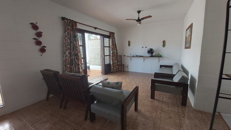 0060.01 - Maranduba Casa 5 Dormitórios Piscina WIFI 17 Pess 60M Do Mar