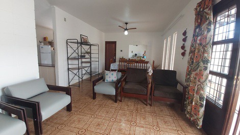 0060.01 - Maranduba Casa 5 Dormitórios Piscina WIFI 17 Pess 60M Do Mar