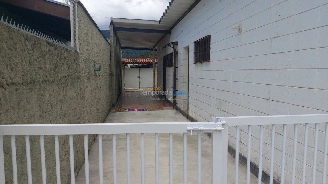 Casa para aluguel de temporada em Ubatuba (Maranduba)
