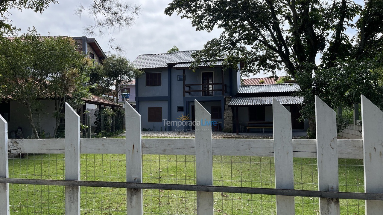 Casa para aluguel de temporada em Garopaba (Praia da Ferrugem)