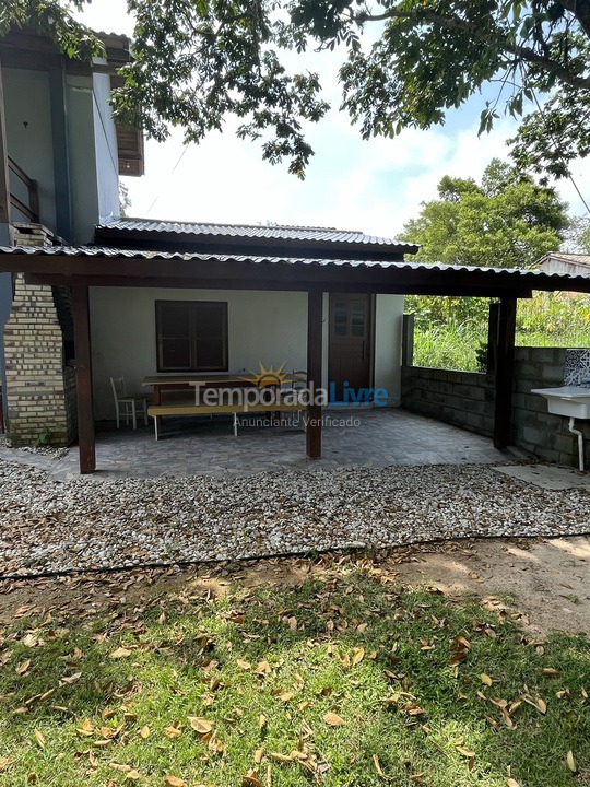 Casa para aluguel de temporada em Garopaba (Praia da Ferrugem)
