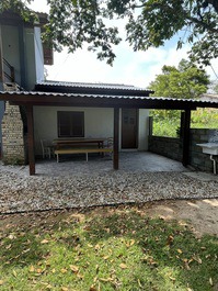 CASA SIMPLES E EQUIPADA 100MTS DO MAR