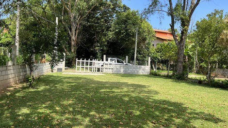 CASA SIMPLES E EQUIPADA 100MTS DO MAR