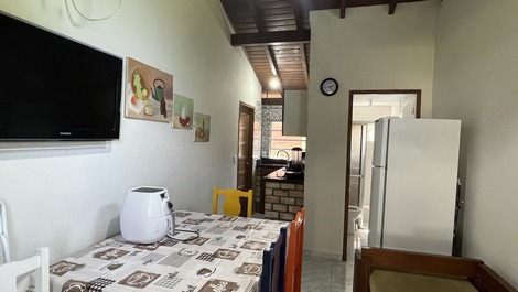 CASA SIMPLES E EQUIPADA 100MTS DO MAR