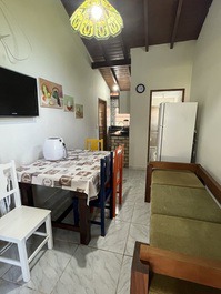 CASA SIMPLES E EQUIPADA 100MTS DO MAR