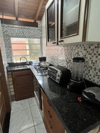 CASA SIMPLES E EQUIPADA 100MTS DO MAR