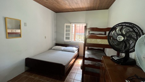 CASA SIMPLES E EQUIPADA 100MTS DO MAR