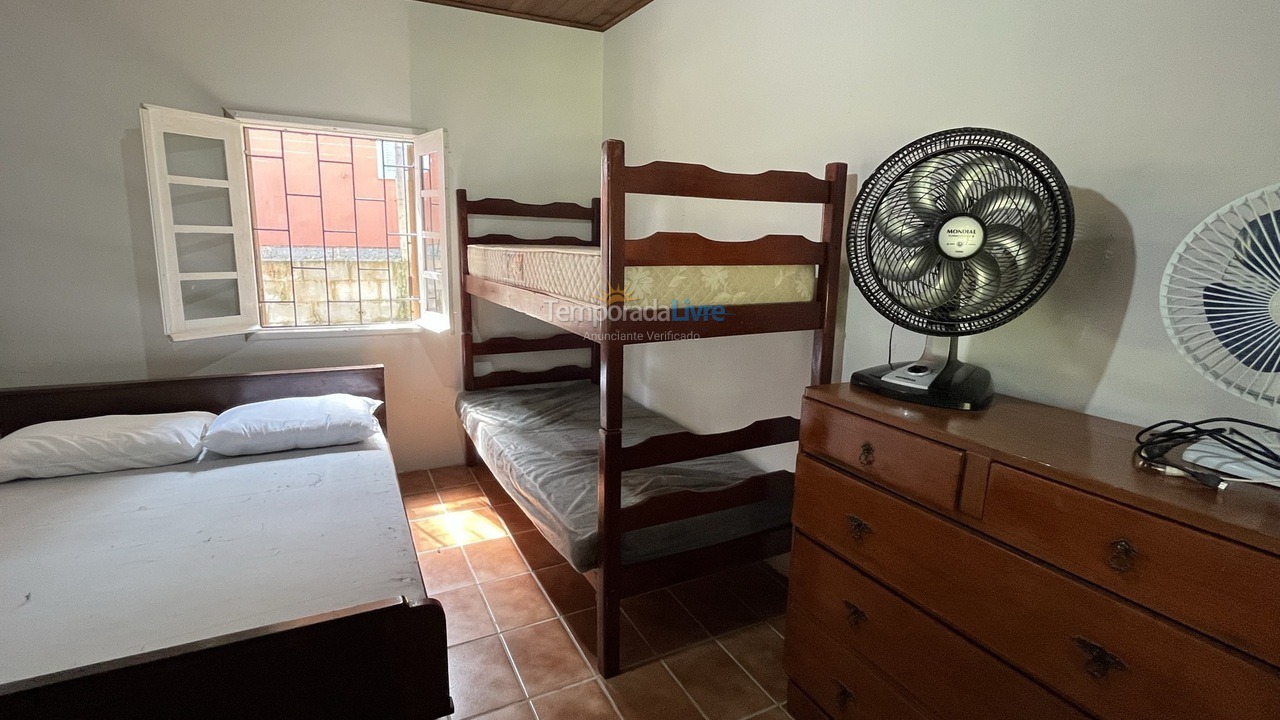 Casa para aluguel de temporada em Garopaba (Praia da Ferrugem)