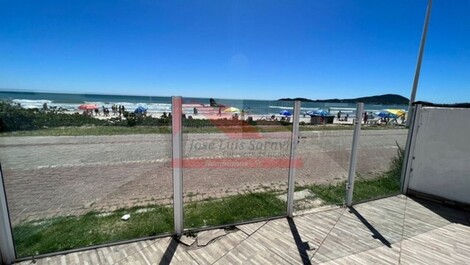 Frente ao mar, amplo duplex com uma vista espetacular da praia!