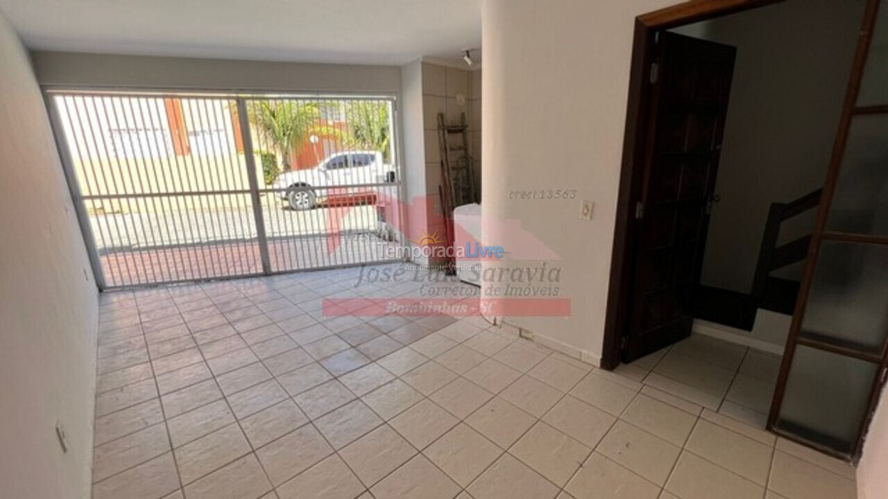 Casa para aluguel de temporada em Bombinhas (Praia de Bombas)