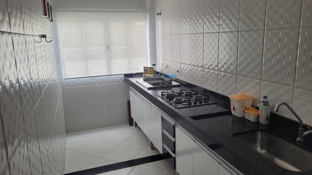 Apartamento para aluguel de temporada em Ubatuba (Praia das Toninhas)