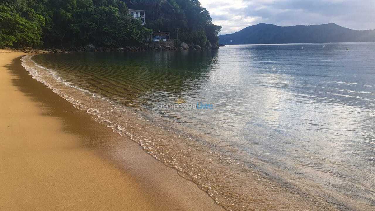 Apartamento para aluguel de temporada em Ubatuba (Praia das Toninhas)