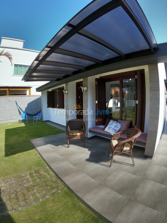 Casa para alquiler de vacaciones em Governador Celso Ramos (Praia de Palmas)